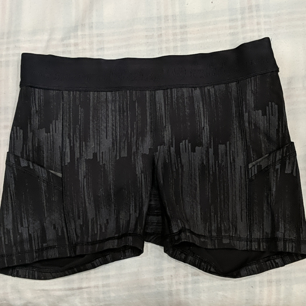 High waist Lululemon shorts with pockets sz 8